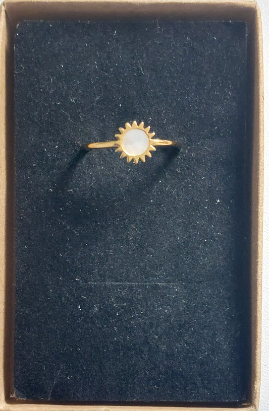 Gold‑Plated 925 Sterling Silver Sun Ring with White Shell