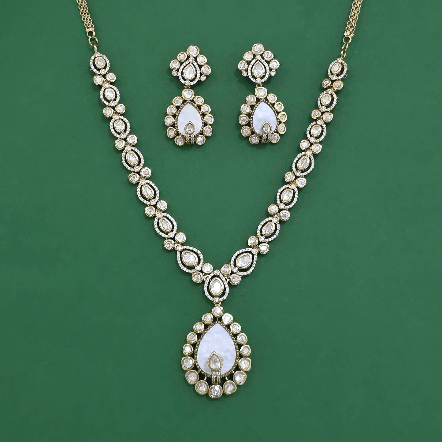 Kundan Mother‑of‑Pearl Necklace – Mehndi Plated