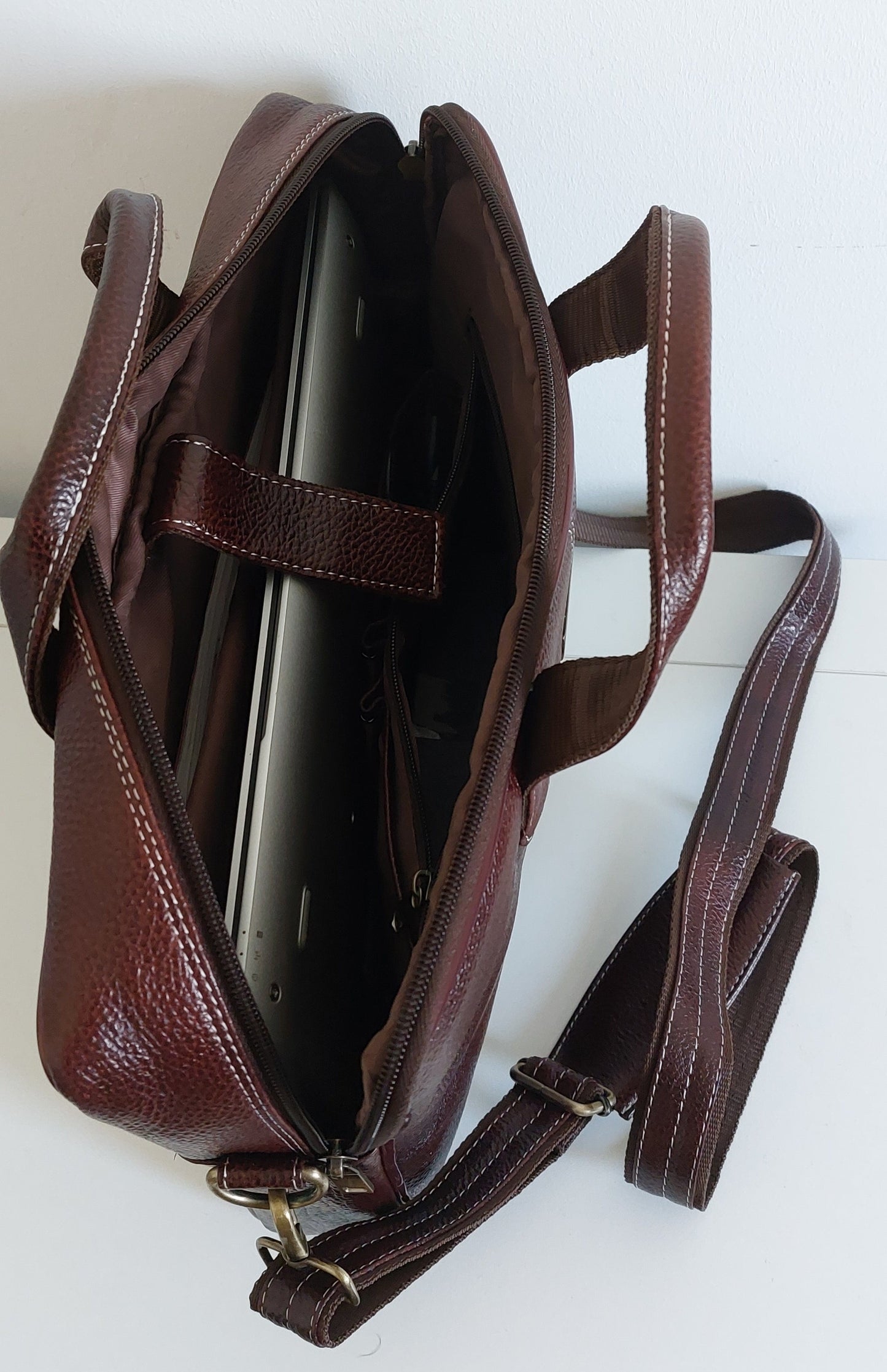 Premium Genuine Leather Office Bag – Structured Business Briefcase with Shoulder Strap